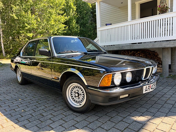 BMW 728i 3 of 25