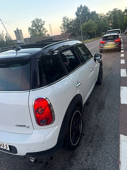 MINI Countryman Cooper D 2 of 11