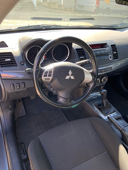 Mitsubishi Lancer 7 of 13