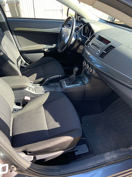 Mitsubishi Lancer 12 of 13