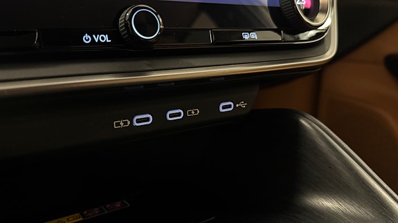 Lexus RZ450e 28 of 30