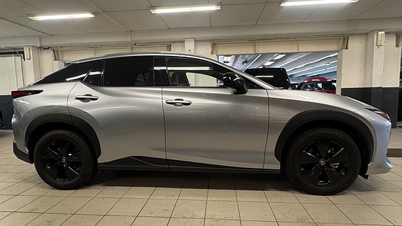 Lexus RZ450e 8 of 30