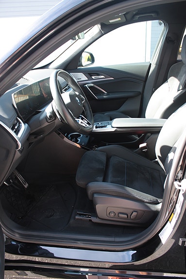 BMW iX1 18 of 30