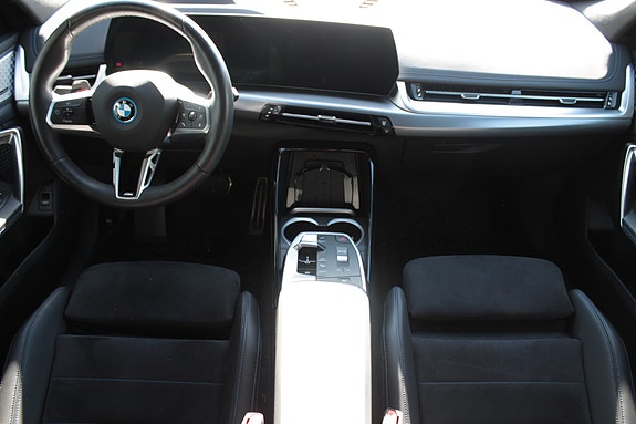 BMW iX1 17 of 30
