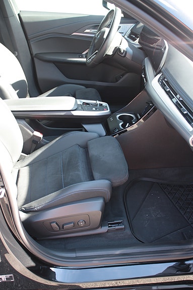 BMW iX1 21 of 30