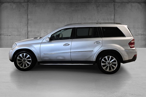 Mercedes-Benz GL320 2 of 23