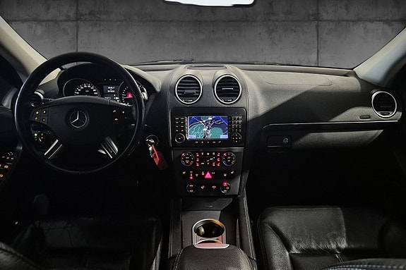 Mercedes-Benz GL320 14 of 23