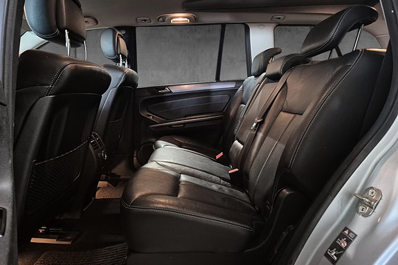 Mercedes-Benz GL320 17 of 23