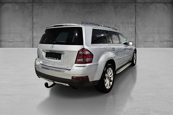 Mercedes-Benz GL320 5 of 23