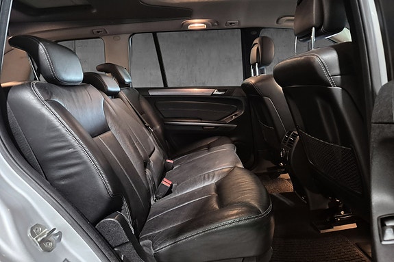 Mercedes-Benz GL320 16 of 23