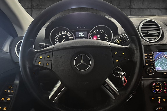 Mercedes-Benz GL320 18 of 23