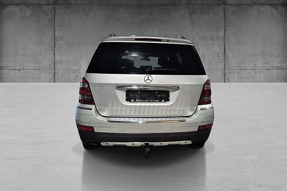 Mercedes-Benz GL320 4 of 23