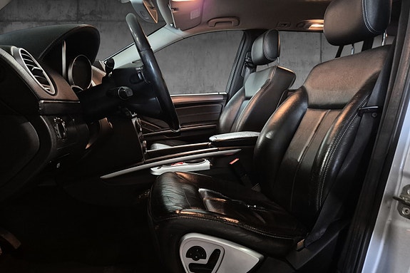 Mercedes-Benz GL320 12 of 23
