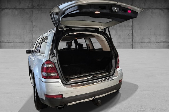 Mercedes-Benz GL320 9 of 23