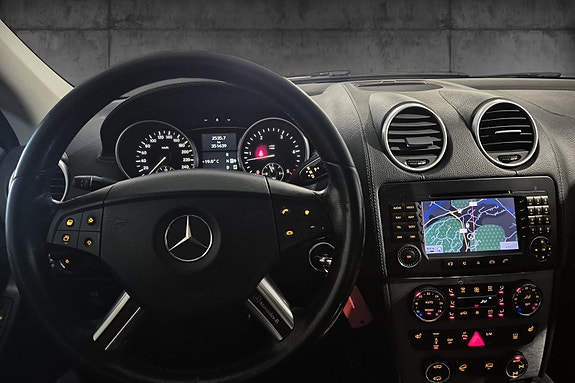 Mercedes-Benz GL320 19 of 23