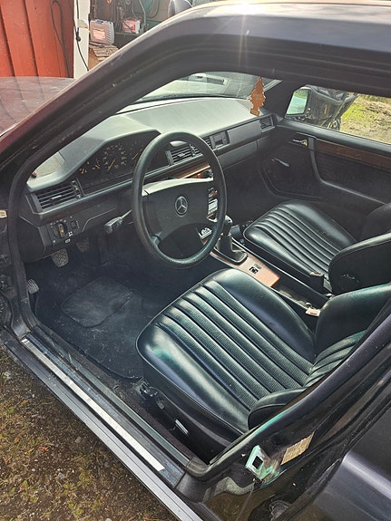 Mercedes-Benz E200 d 4 of 9