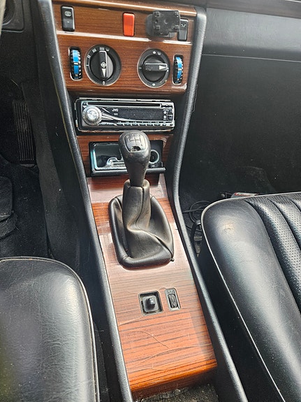 Mercedes-Benz E200 d 5 of 9