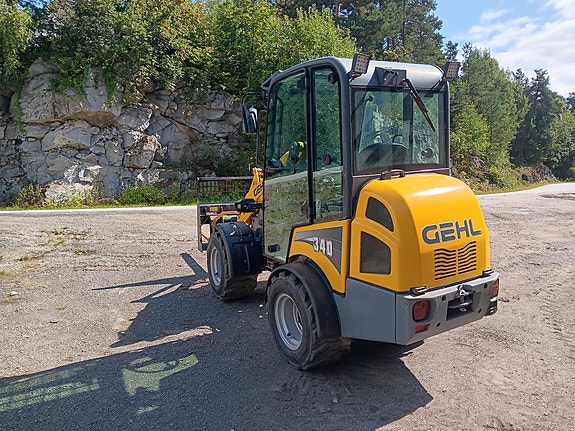 Gehl AL 340 2 of 7