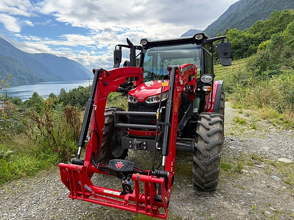 Massey Ferguson MF 4710 M 10 of 16
