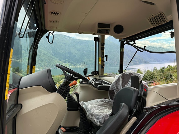 Massey Ferguson MF 4710 M 11 of 16