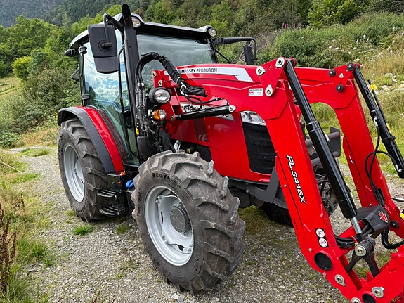 Massey Ferguson MF 4710 M 7 of 16