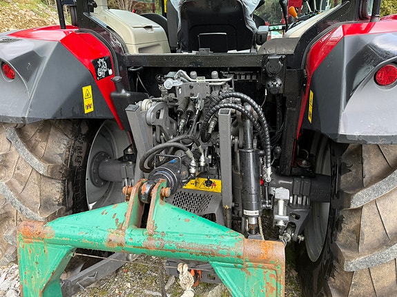 Massey Ferguson MF 4710 M 5 of 16