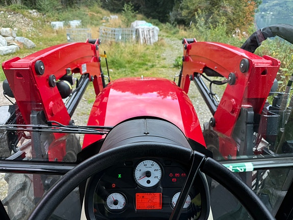 Massey Ferguson MF 4710 M 15 of 16