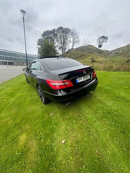 Mercedes-Benz E350 5 of 27