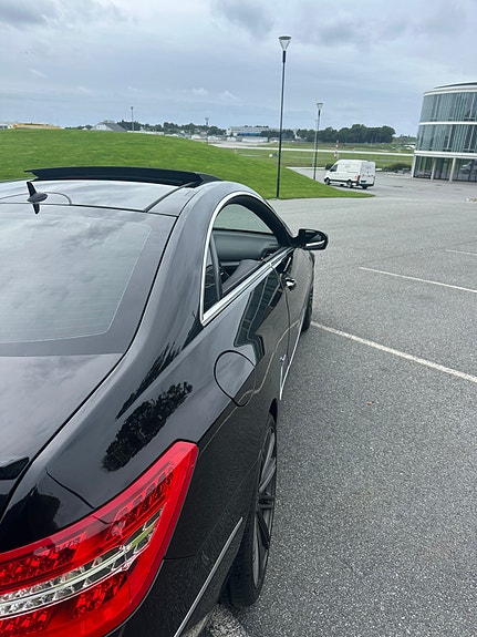 Mercedes-Benz E350 17 of 27