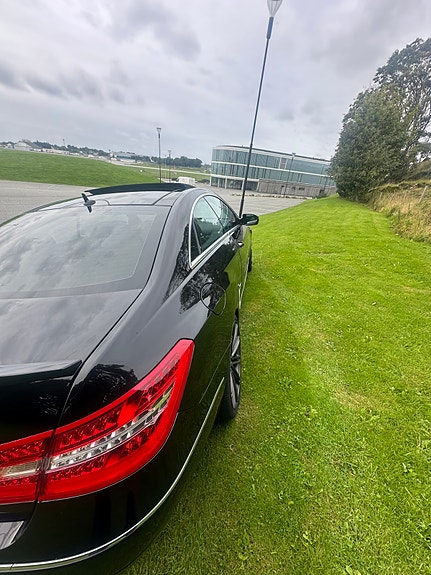 Mercedes-Benz E350 9 of 27