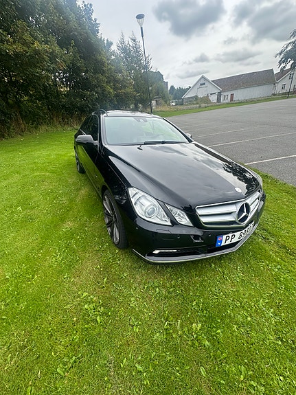 Mercedes-Benz E350 11 of 27