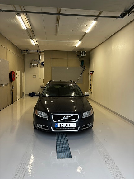 Volvo V70 3 of 14