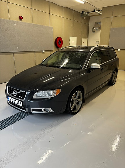 Volvo V70 2 of 14