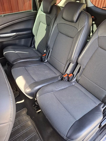Ford S-MAX 9 of 17