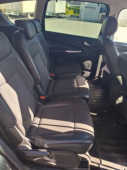 Ford S-MAX 8 of 17