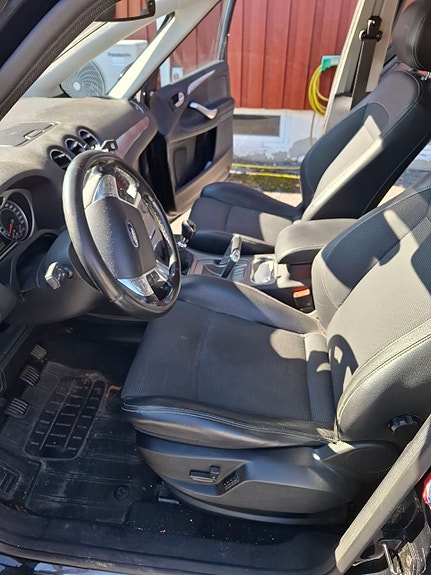 Ford S-MAX 7 of 17