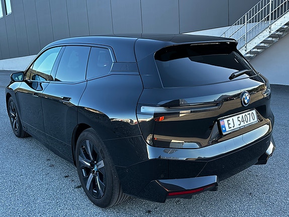 BMW iX 6 of 11