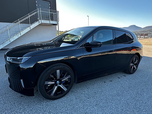 BMW iX 5 of 11