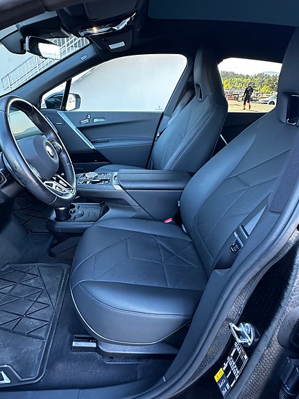 BMW iX 9 of 11