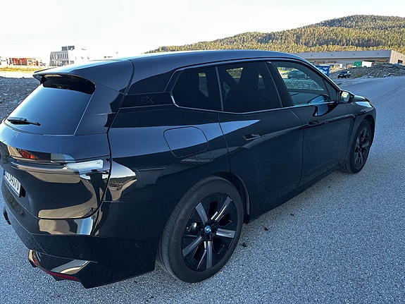 BMW iX 3 of 11