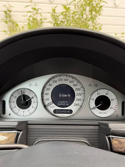 Mercedes-Benz E220 9 of 9