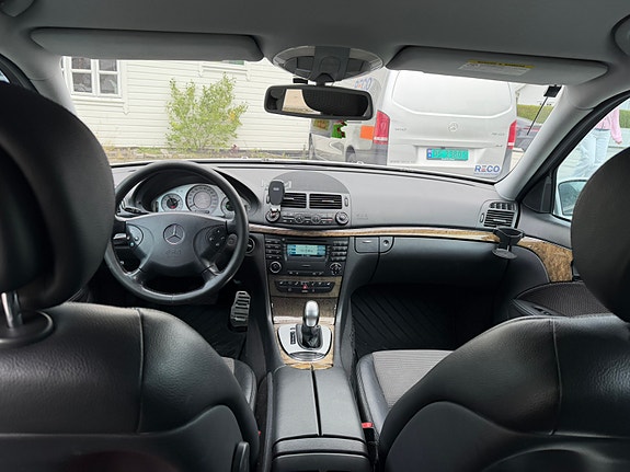 Mercedes-Benz E220 7 of 9