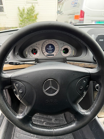 Mercedes-Benz E220 6 of 9