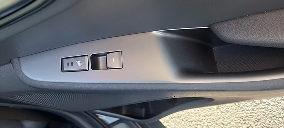 Hyundai IONIQ 18 of 20