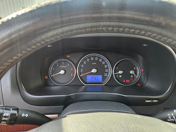 Hyundai Santa Fe 7 of 12