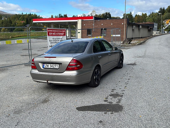 Mercedes-Benz E220 6 of 22