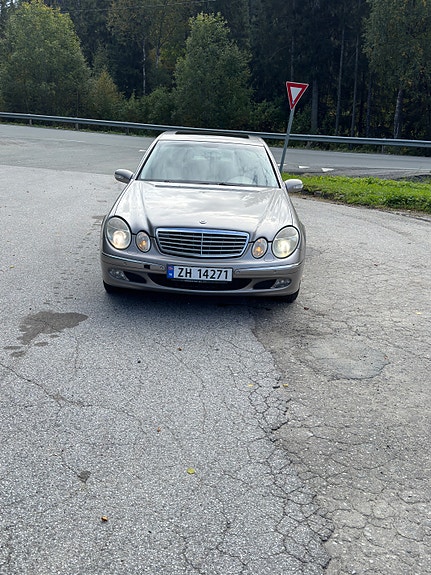 Mercedes-Benz E220 8 of 22