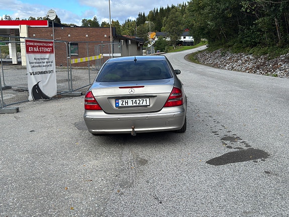 Mercedes-Benz E220 9 of 22