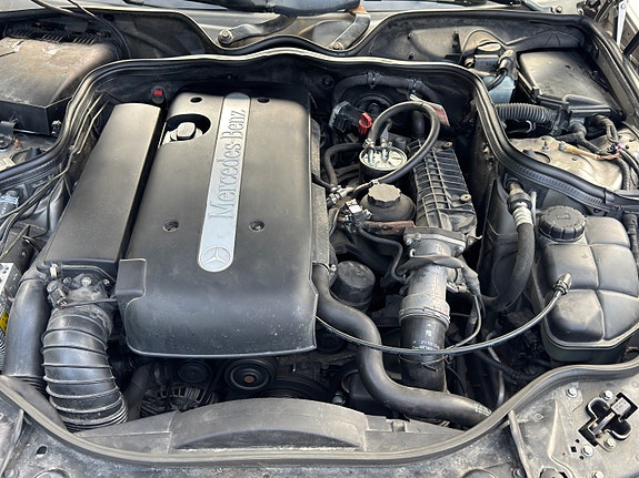 Mercedes-Benz E220 10 of 22
