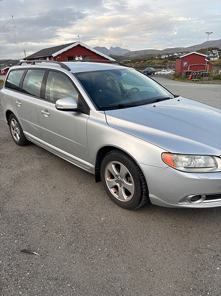 Volvo V70 3 of 9
